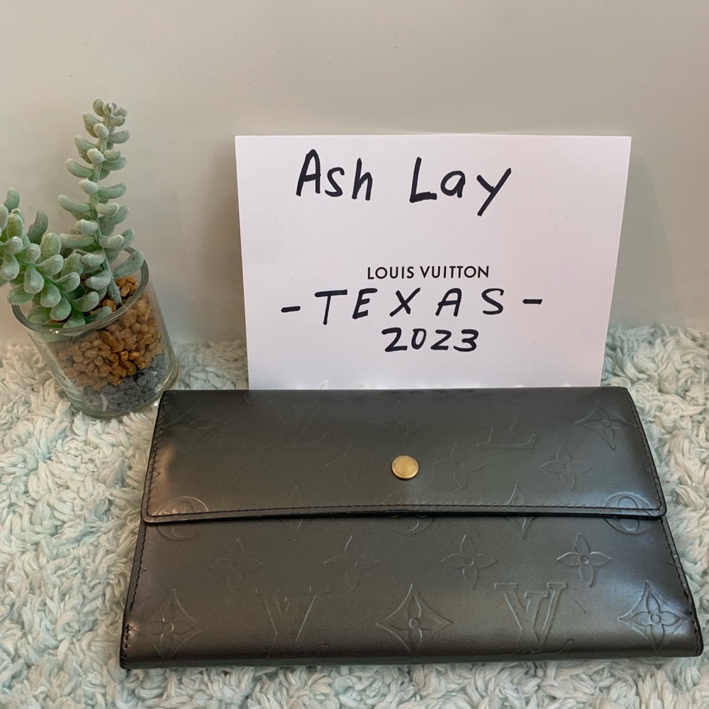 SOLD!!!!! LV Vernis Int’l Wallet